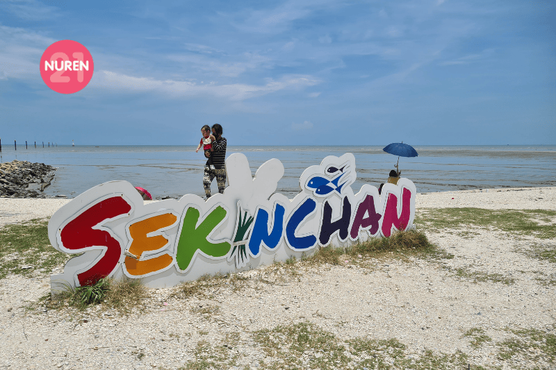 sekinchan low tide beach quick holiday getaway in Selangor